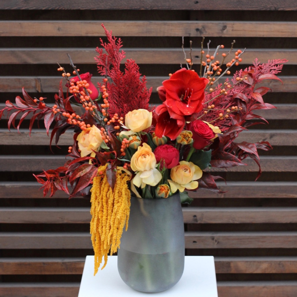 Red bouquet in a vase - Размер XL (ваза может отличаться)