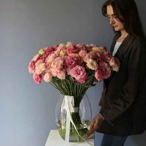 Lisianthus in a vase -  49 эустом
