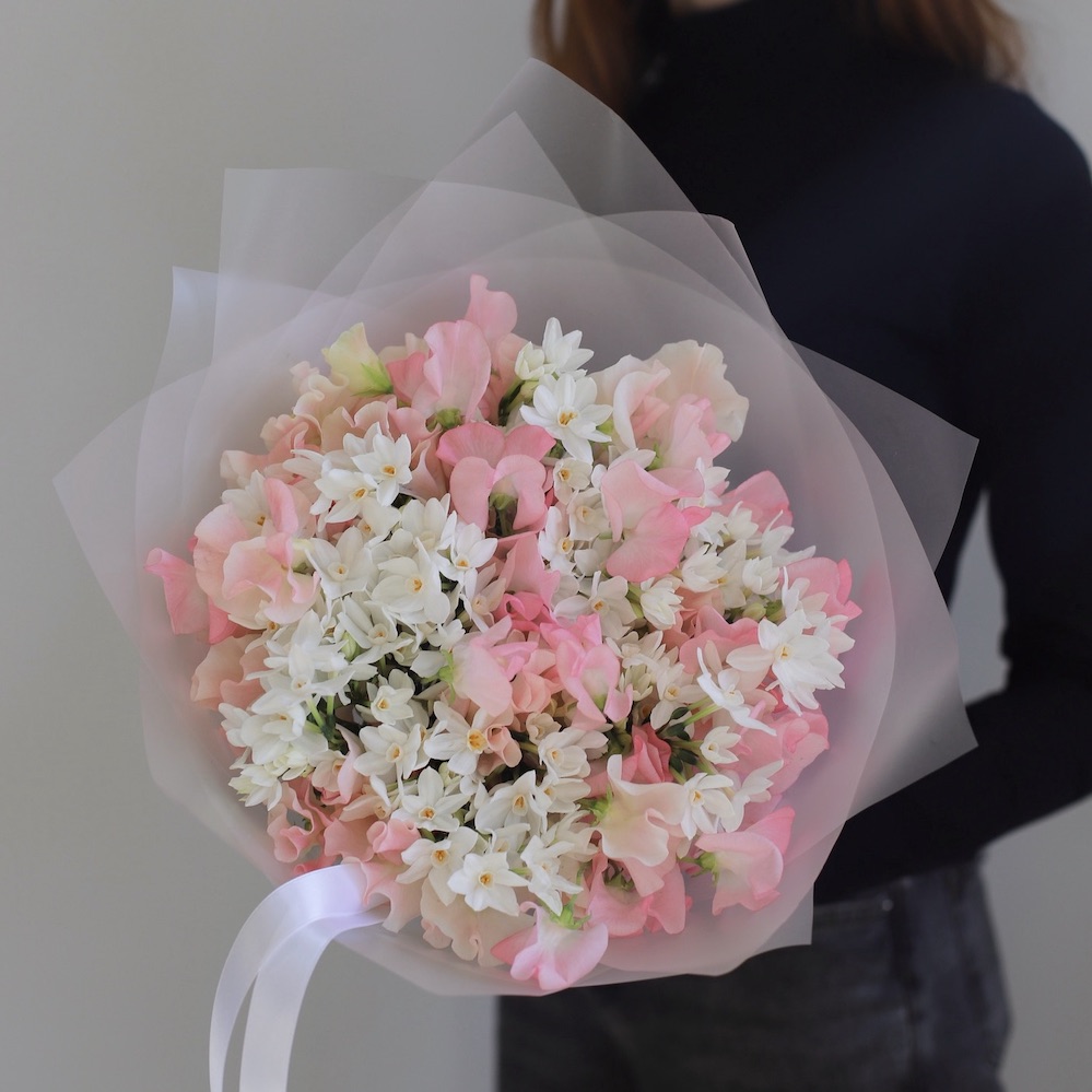 “Bouquet of Daffodils and Sweet Peas”, size M