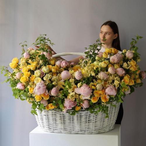 Peonies, Spray Roses and Stock in a basket -  Размер 4XL 