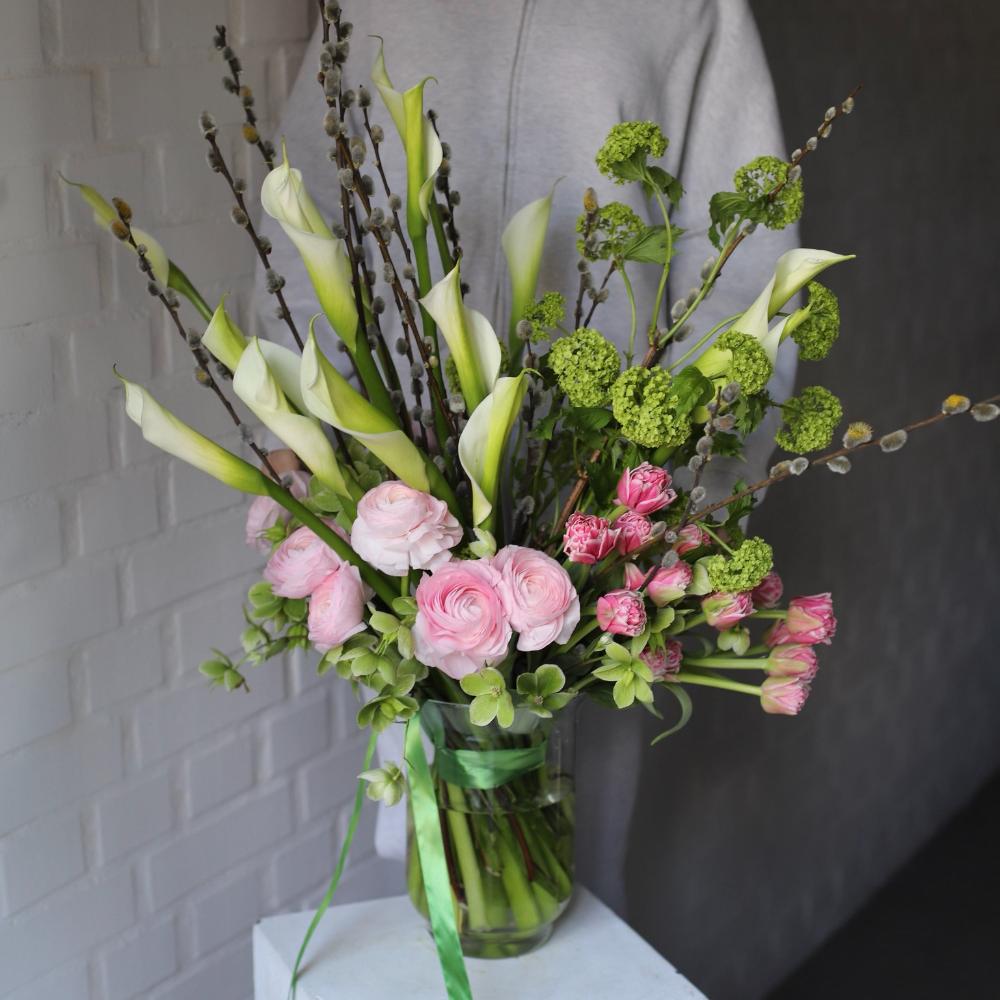 “Easter Bouquet 'Spring is Dancing Through the Courtyards'”, size L