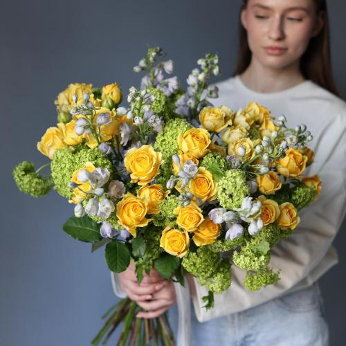 A bouquet of viburnum, spray peony roses and delphinium -  Размер L
