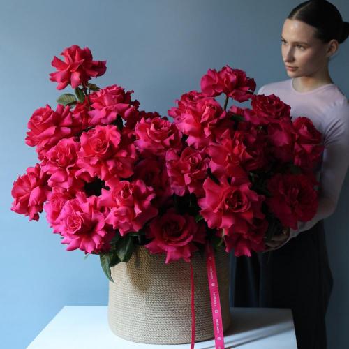 Basket of roses "Raspberry sherbet" -  Размер L