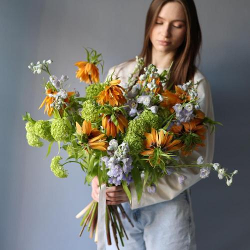 A bouquet of viburnum, delphinium and fritillary -  Размер L