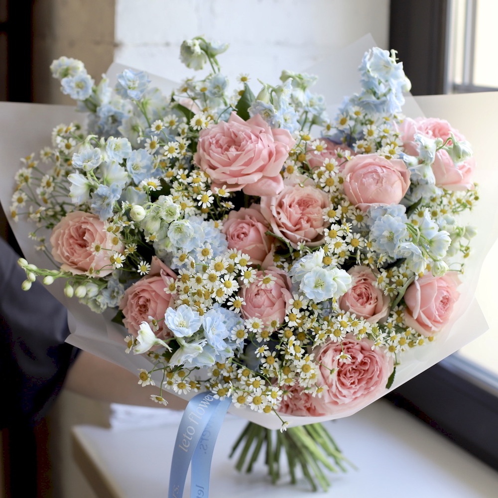 “Garden roses with Daisies and Delphinium”