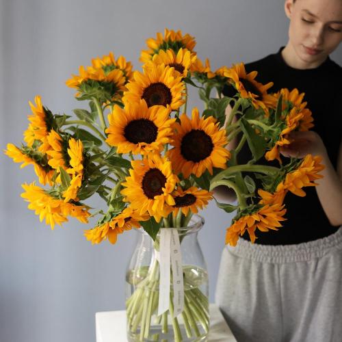 Sunflowers in a vase -  29 подсолнухов
