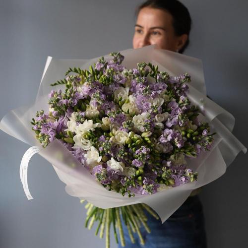 Freesias with Stock - Размер L