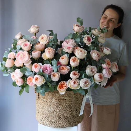 Garden roses of different sorts in a basket -  Размер XL 