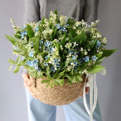 Lily of the Valley and spring flowers in a basket - Размер S