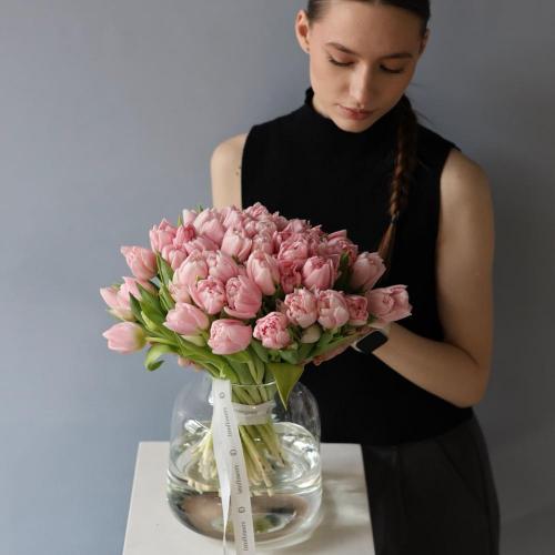 Tulips in a vase -  49 тюльпанов 