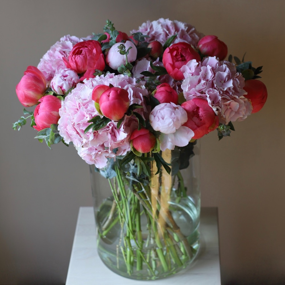 “Hydrangea with Peony in a vase”