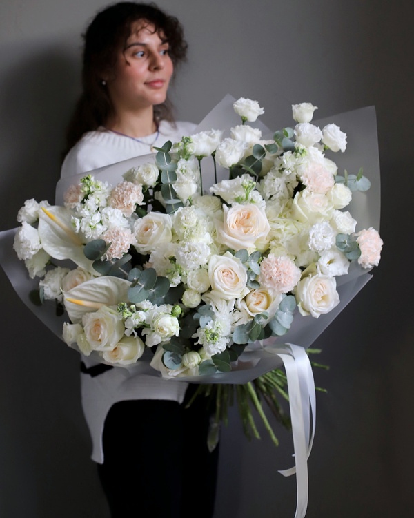 “Creamy white signature bouquet”