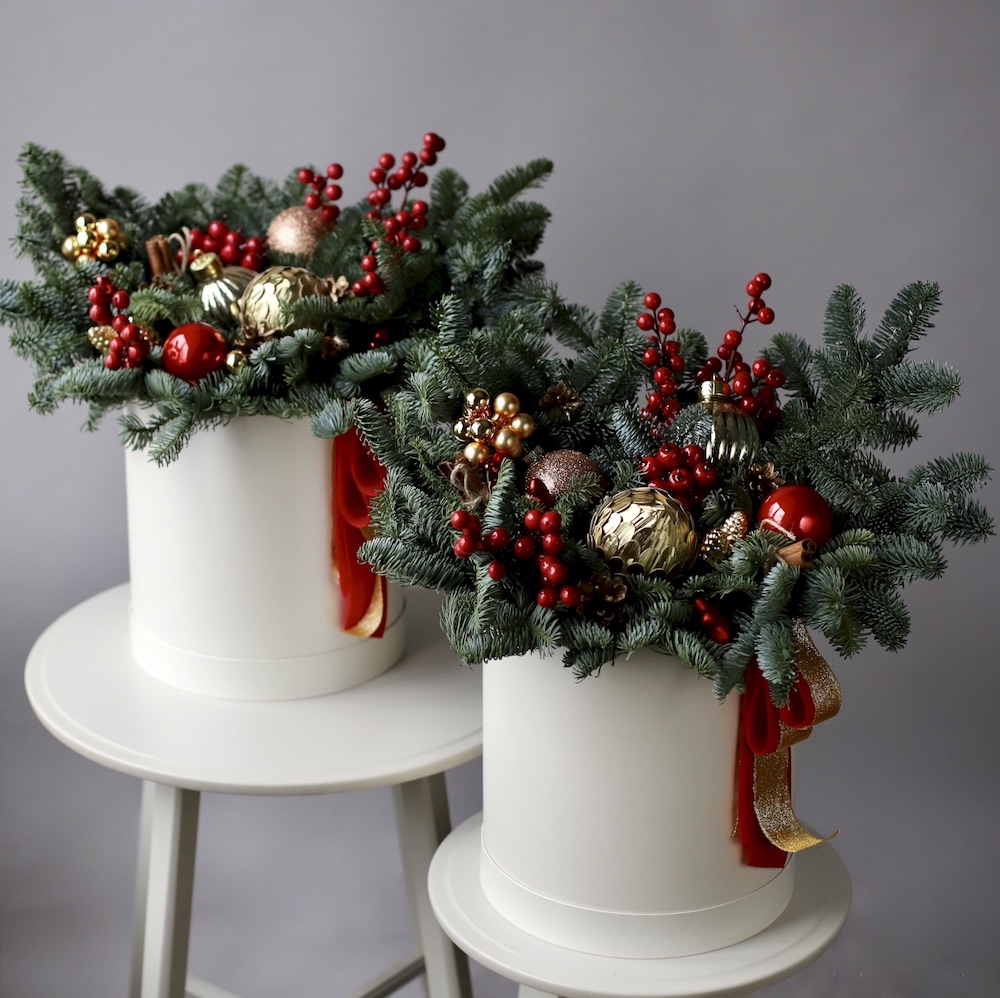 “New Year hat box 'Golden red'”