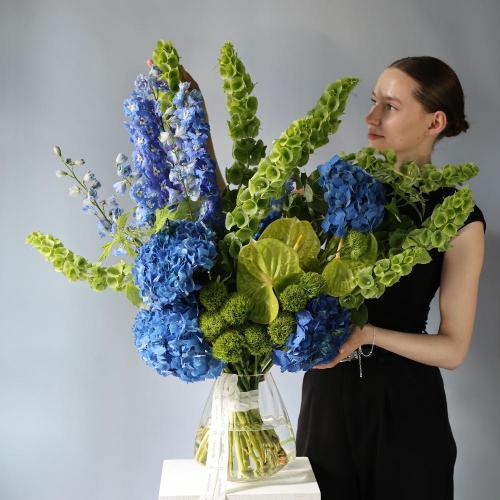 Designer bouquet "Blue Sea" -  Размер M в вазе 