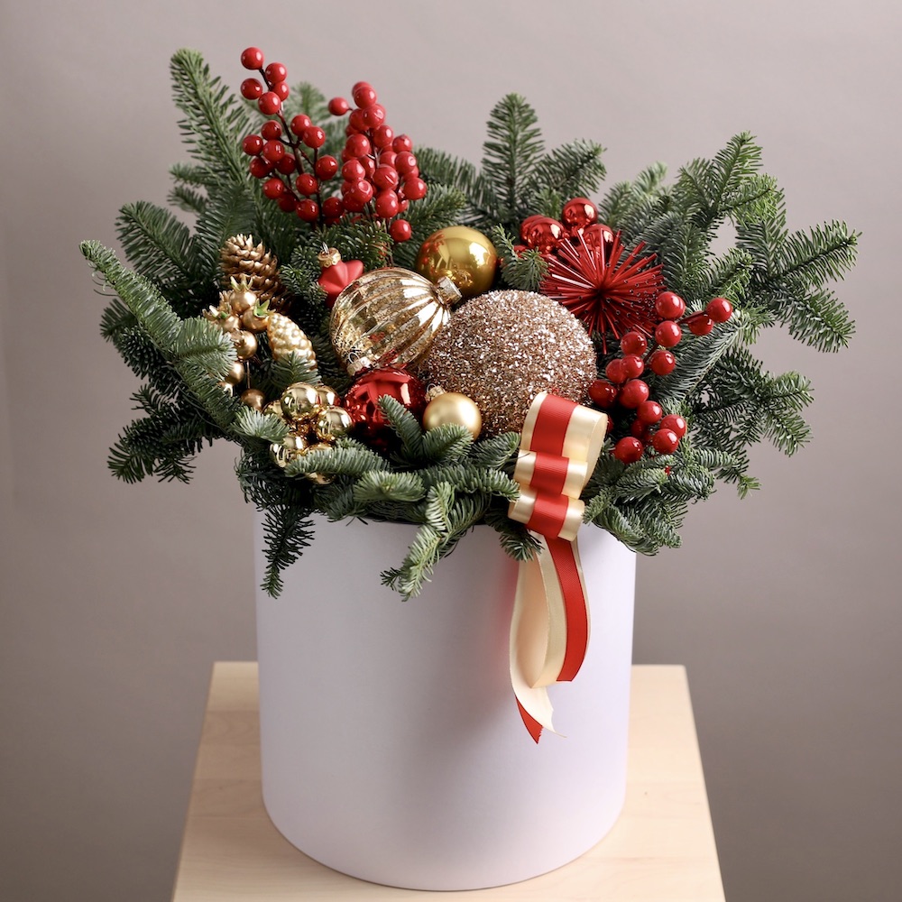 “New Year hat box 'Golden red'”