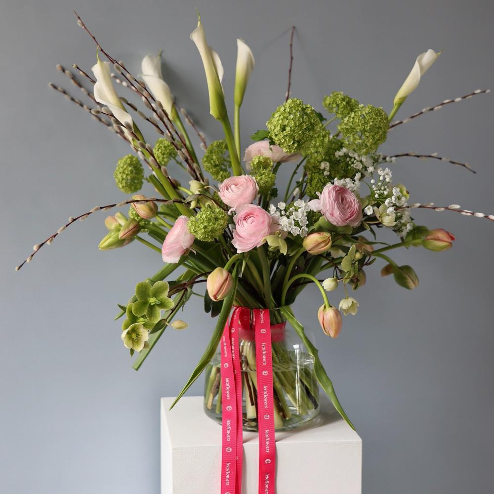 “Easter Bouquet 'Spring is Dancing Through the Courtyards'”, size M