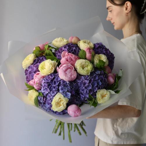 Bouquet of Hydrangeas, Peonies and Garden Roses -  Размер M