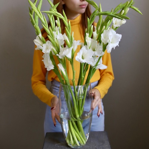 Gladioluses in a vase -  19 гладиолусов 