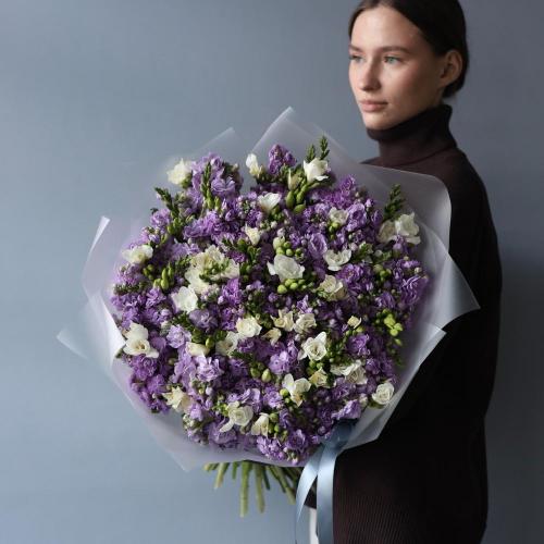 Freesias with Stock - Размер L