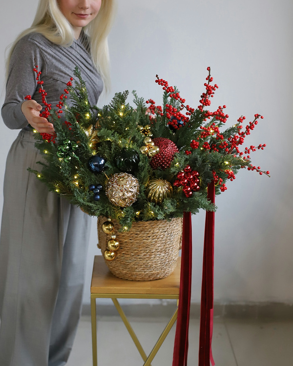 “New Year basket 'Kaleidoscope'”
