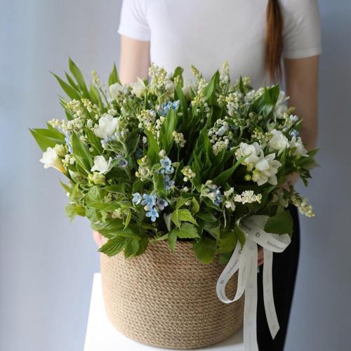 Lily of the Valley and spring flowers in a basket -  Размер M