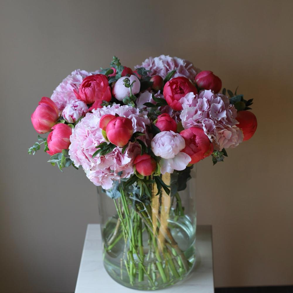“Hydrangea with Peony in a vase”, size M
