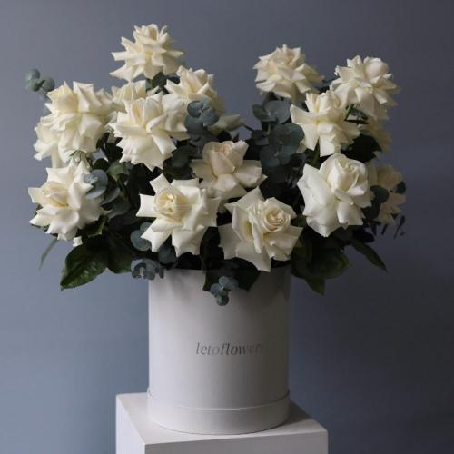 Hat box with roses "Creamy Gelato" - Размер M 