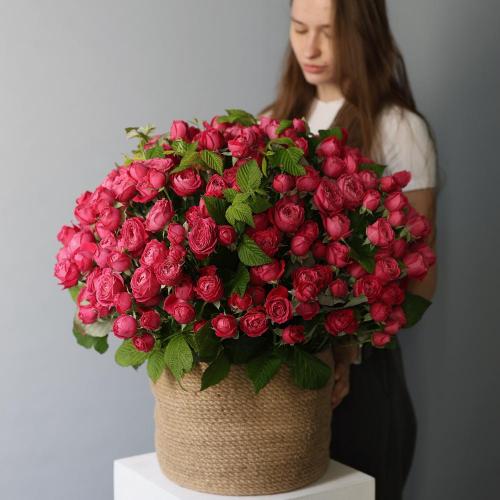 Spray Roses in a basket -  Размер L