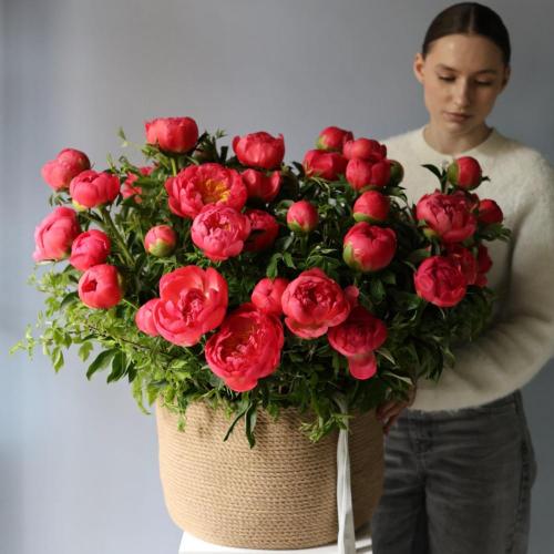 Basket of bright Peonies -  Размер L 