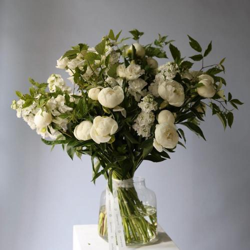 White bouquet in a vase - Размер M
