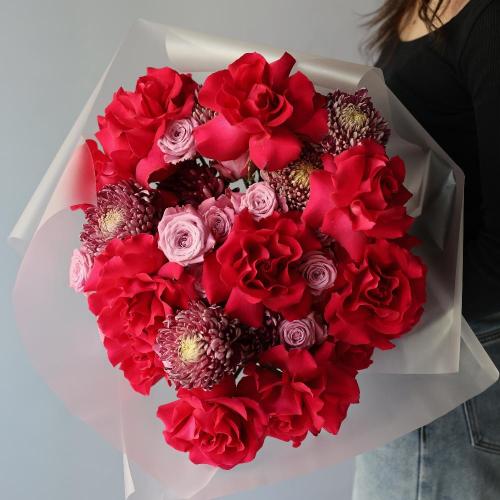 Bouquet of French Roses, Chrysanthemums and Russian Roses -  Размер M