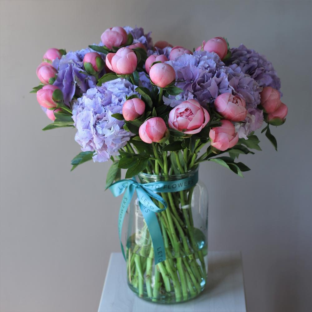 “Hydrangea with Peony in a vase”, size L