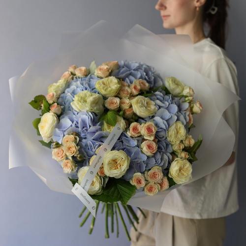 Bouquet of Hydrangeas, Garden Roses and Spray Garden Roses -  Размер M