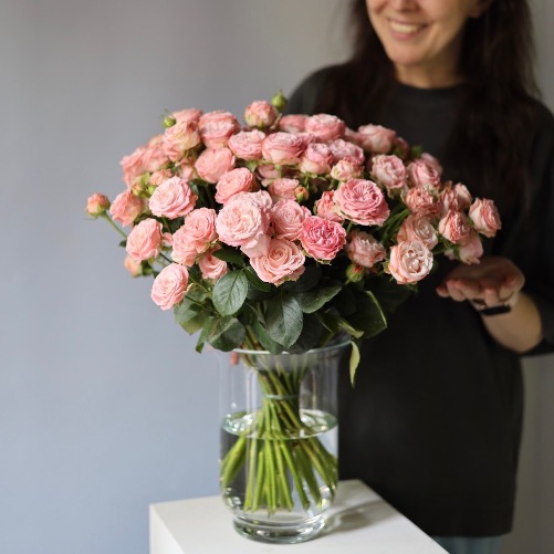 Spray Roses in a vase - 29 роз