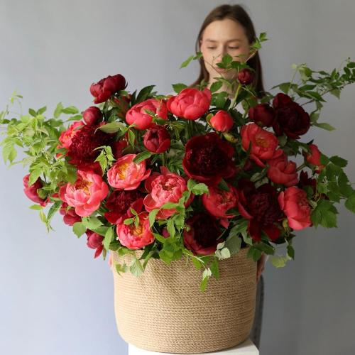 Basket of different Peonies  -  Размер L 
