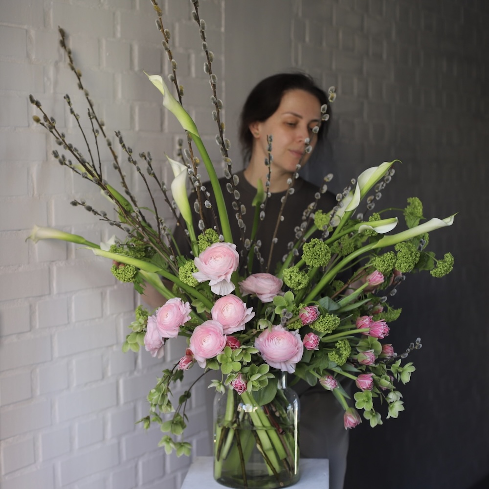 “Easter Bouquet 'Spring is Dancing Through the Courtyards'”, size L