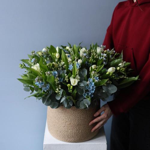 Lily of the Valley and spring flowers in a basket -  Размер L