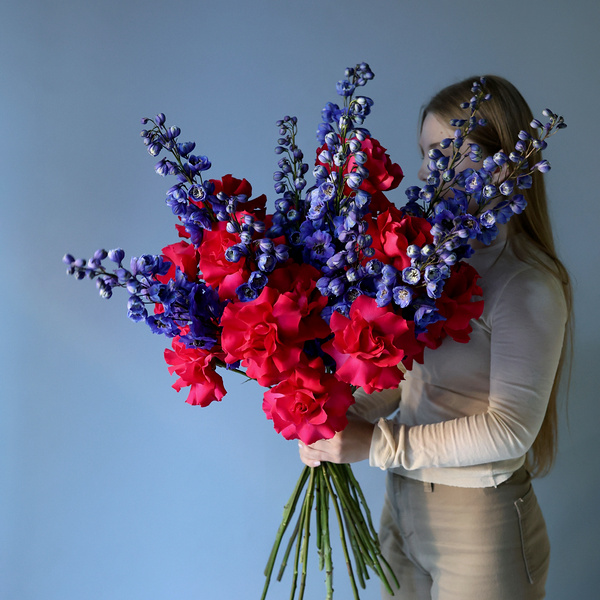 Roses with Delphinium -  Размер M