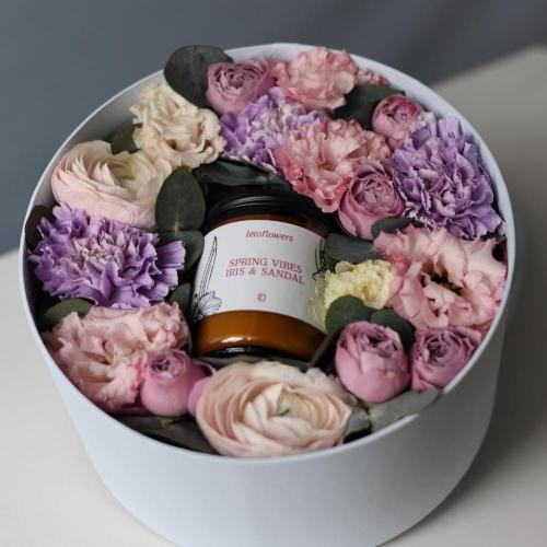 Hatbox with flowers and scented candle -  Размер M
