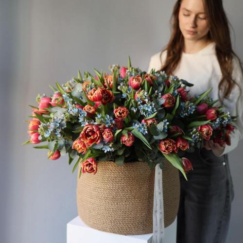 Basket with Tulips and Oxypetalum -  Размер L 