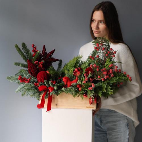 New Year's composition in a wooden box "Red velvet range" -  Размер L 