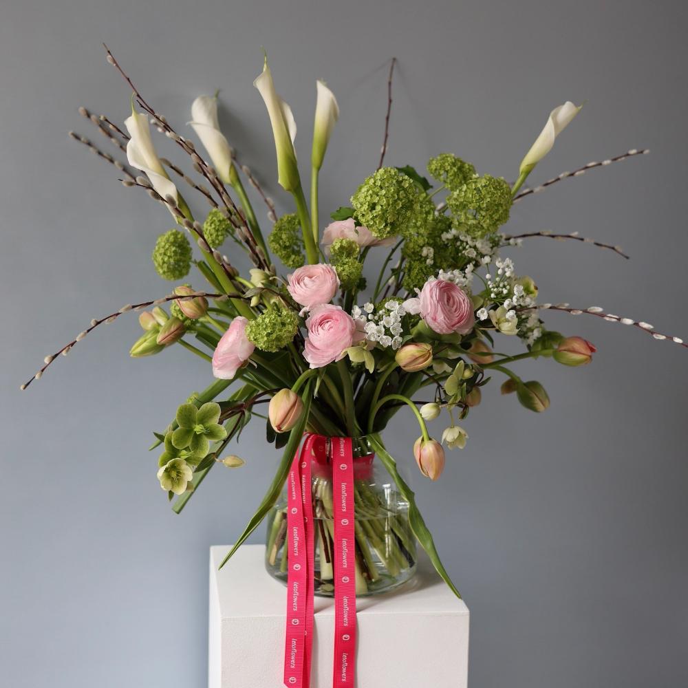“Easter Bouquet 'Spring is Dancing Through the Courtyards'”, size M