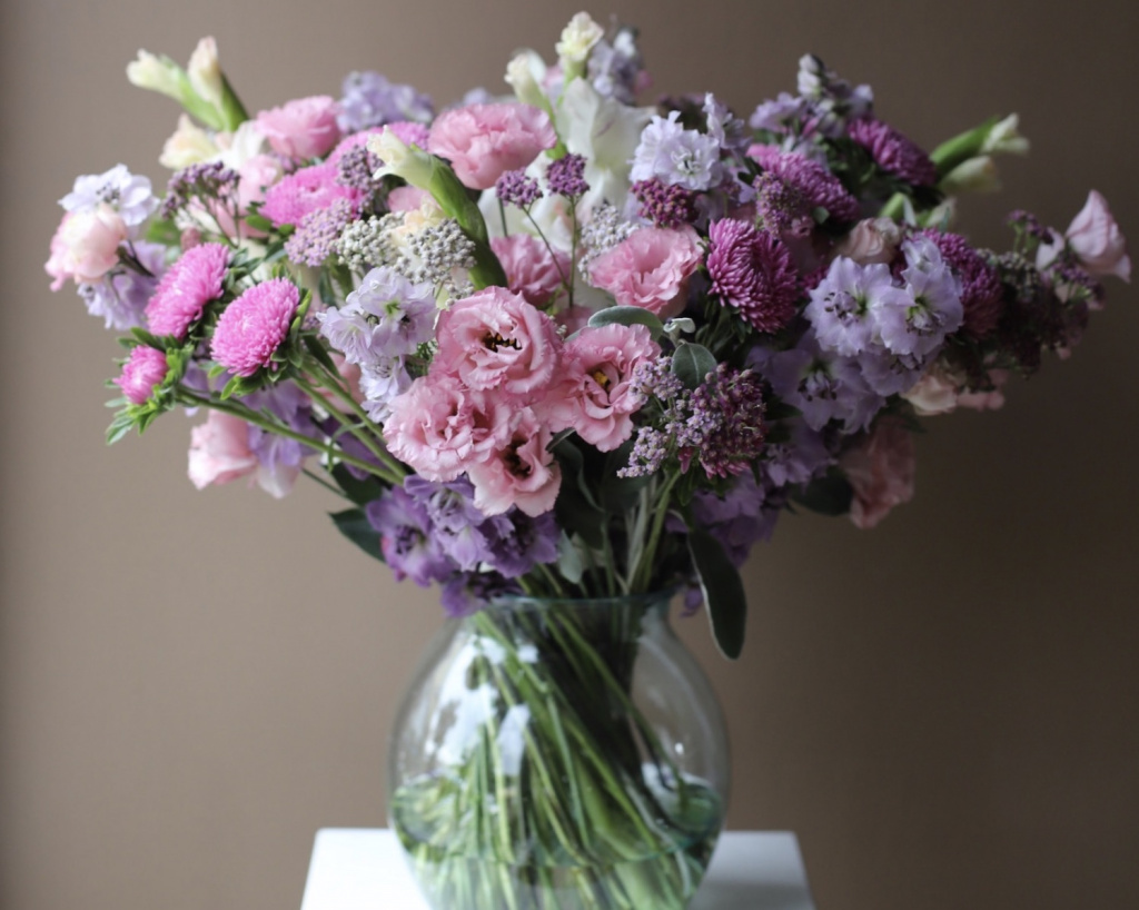 букет в вазе в лавандовой гамме.jpeg