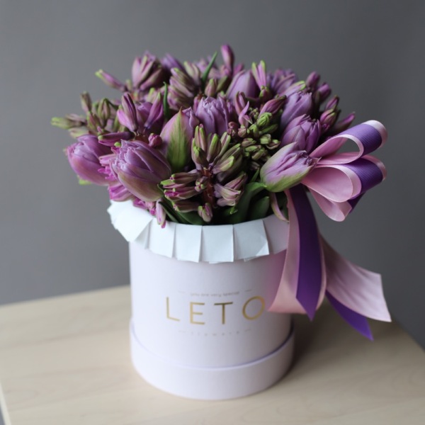 Tulips and Hyacinths in a hat box - Размер S