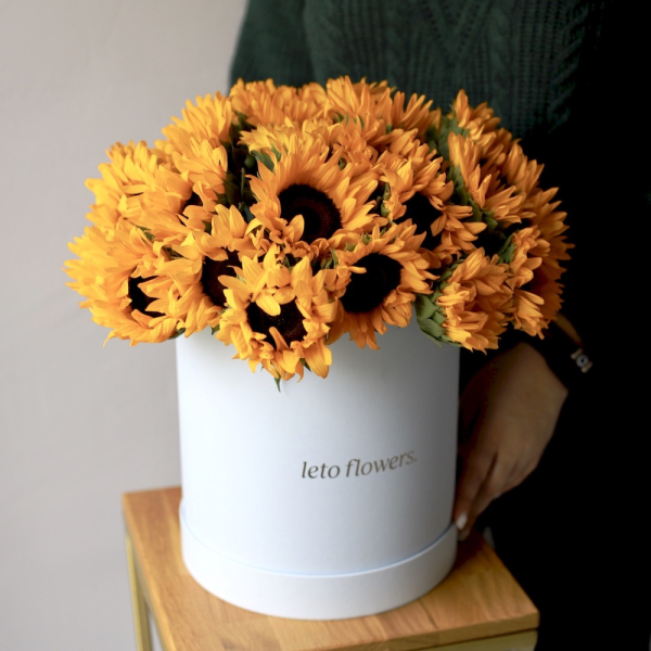 Sunflowers in a hat box - Размер XL