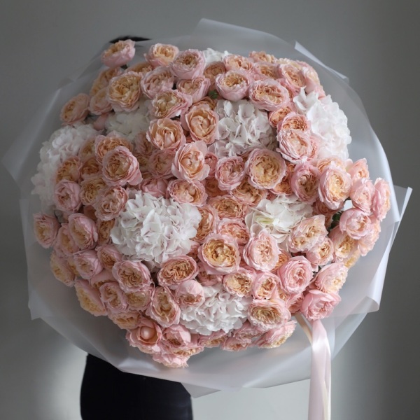 Hydrangeas with Spray Garden Roses -  Размер L 