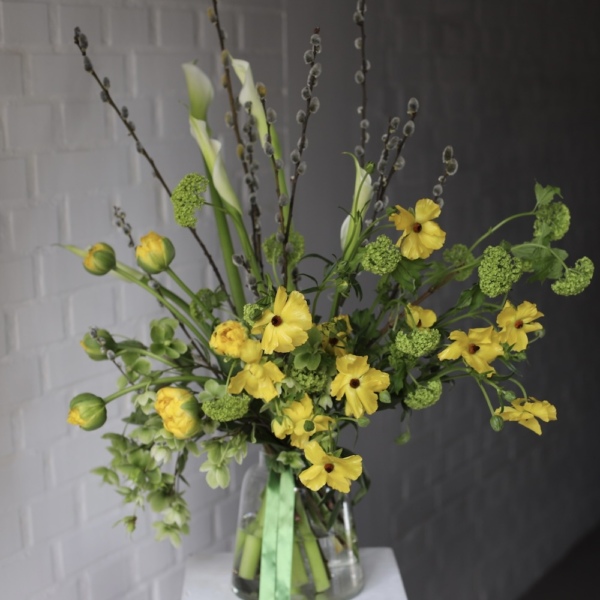 Easter Bouquet 'Telling the Sun Has Risen!' - Размер M в вазе