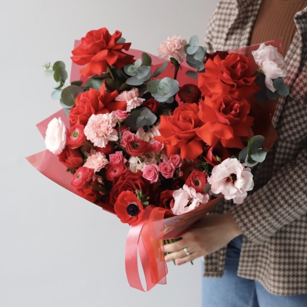 Red signature bouquet -  Размер M 