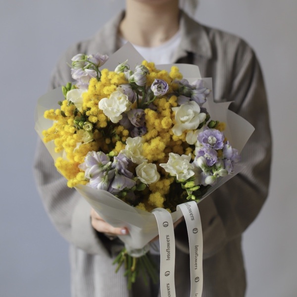Mimosa with Delphinium and Freesia - Размер S 