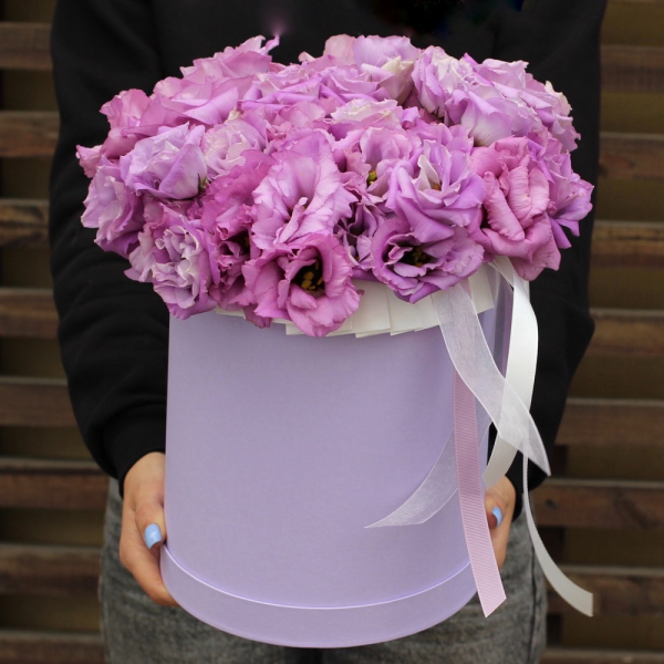 Lisianthus in a hat box - Размер L
